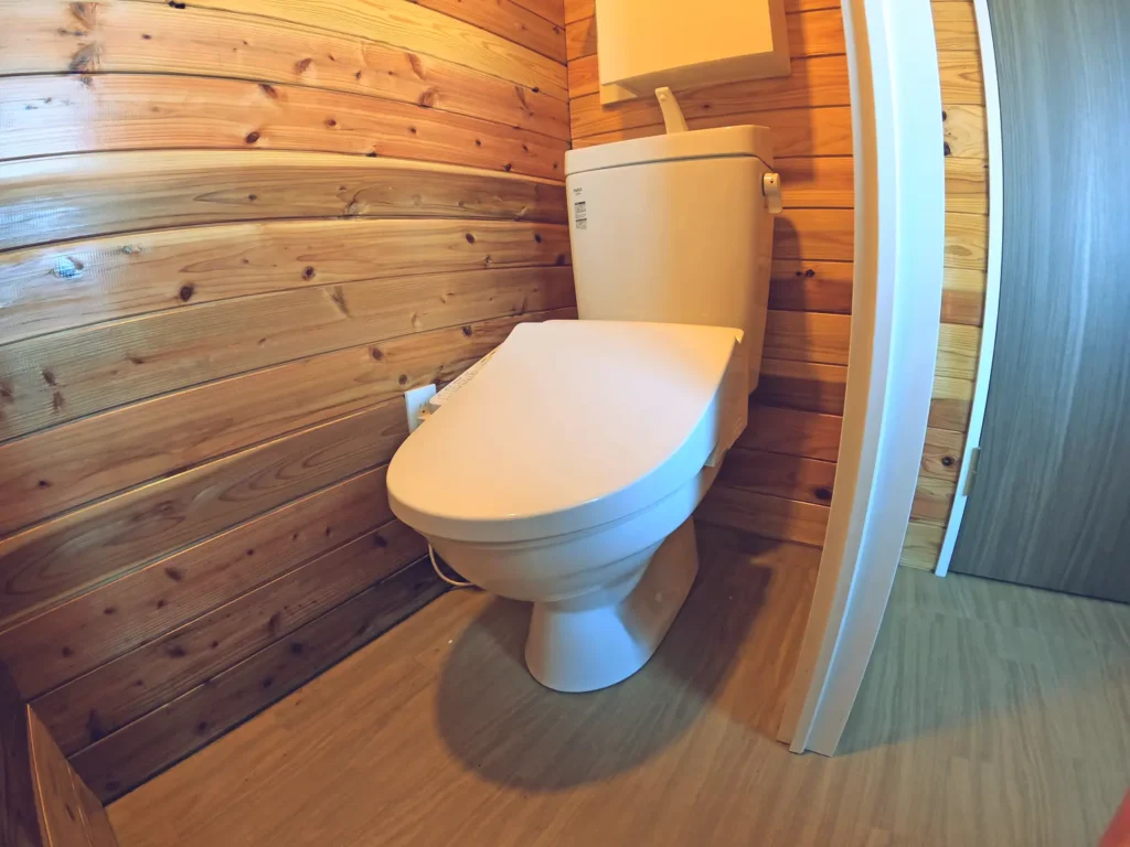 ナイトビスタキャンプ場(nightvista.camp)ウォシュレット付き水洗トイレ