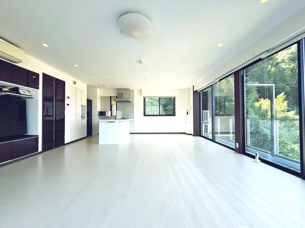 ヴィラハウス鋸南1号館(別荘)2階24帖の広々LDK